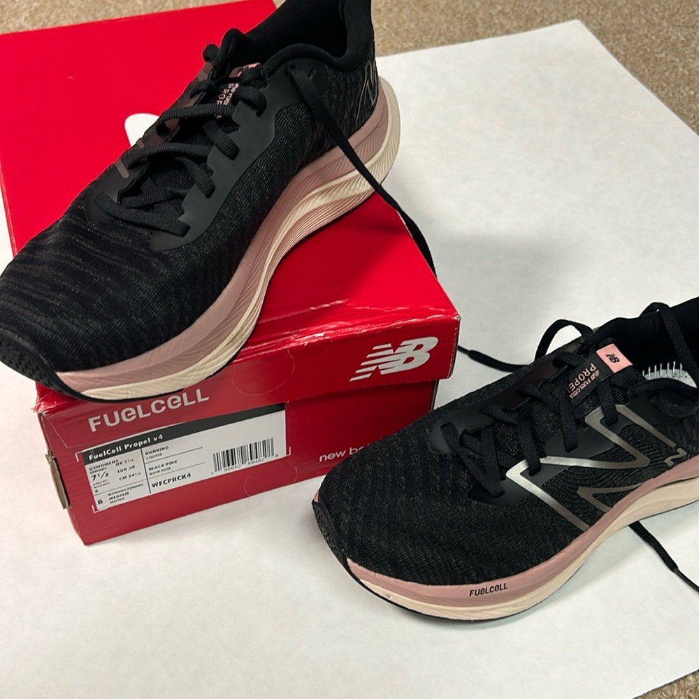 Fuel cell Propel V4. Black pink. Size 7.5 running shoes